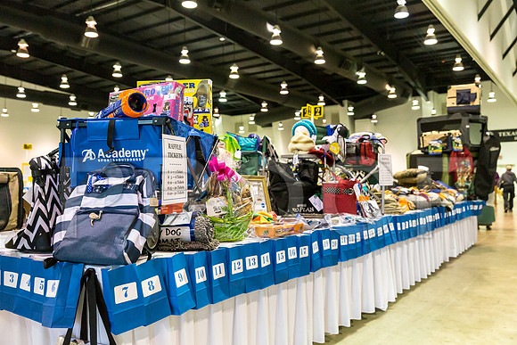 Club Candids Fri Trophy Table Raffle__CL_1126_Msqte2019-HR3